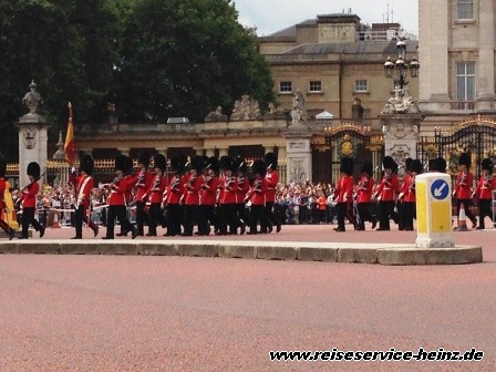 Die Wachablösung am Buckingham Palace ist wirklich ein Spektakel